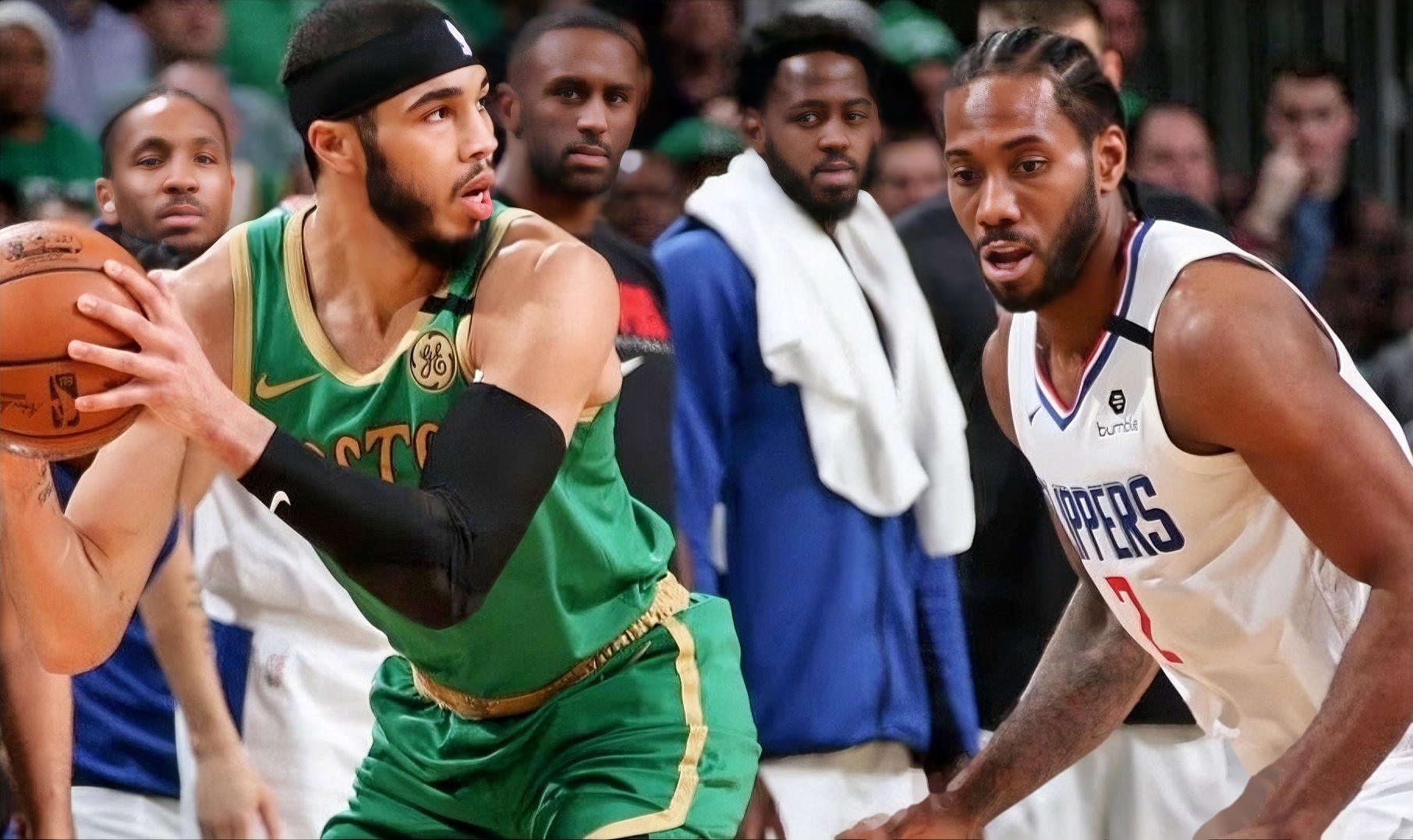 关于塔图姆连续二十场比赛得分超过出色防守，MAD不断突破！引发球迷热议的信息-爱游戏体育