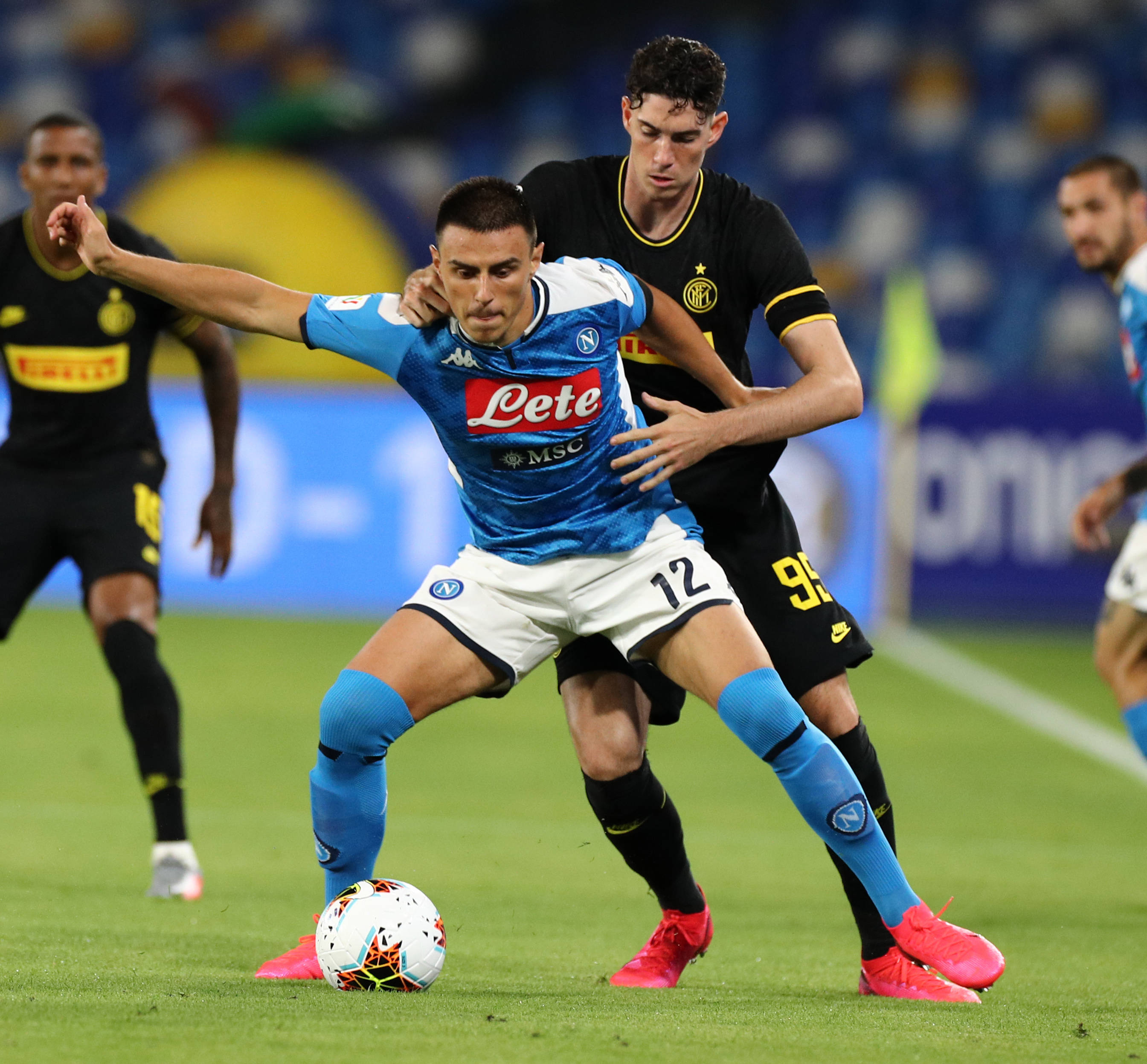 欧联赛程吃紧，巴塞罗那窗口期远射贴柱，引发热议，细节决定成败-爱游戏体育官网